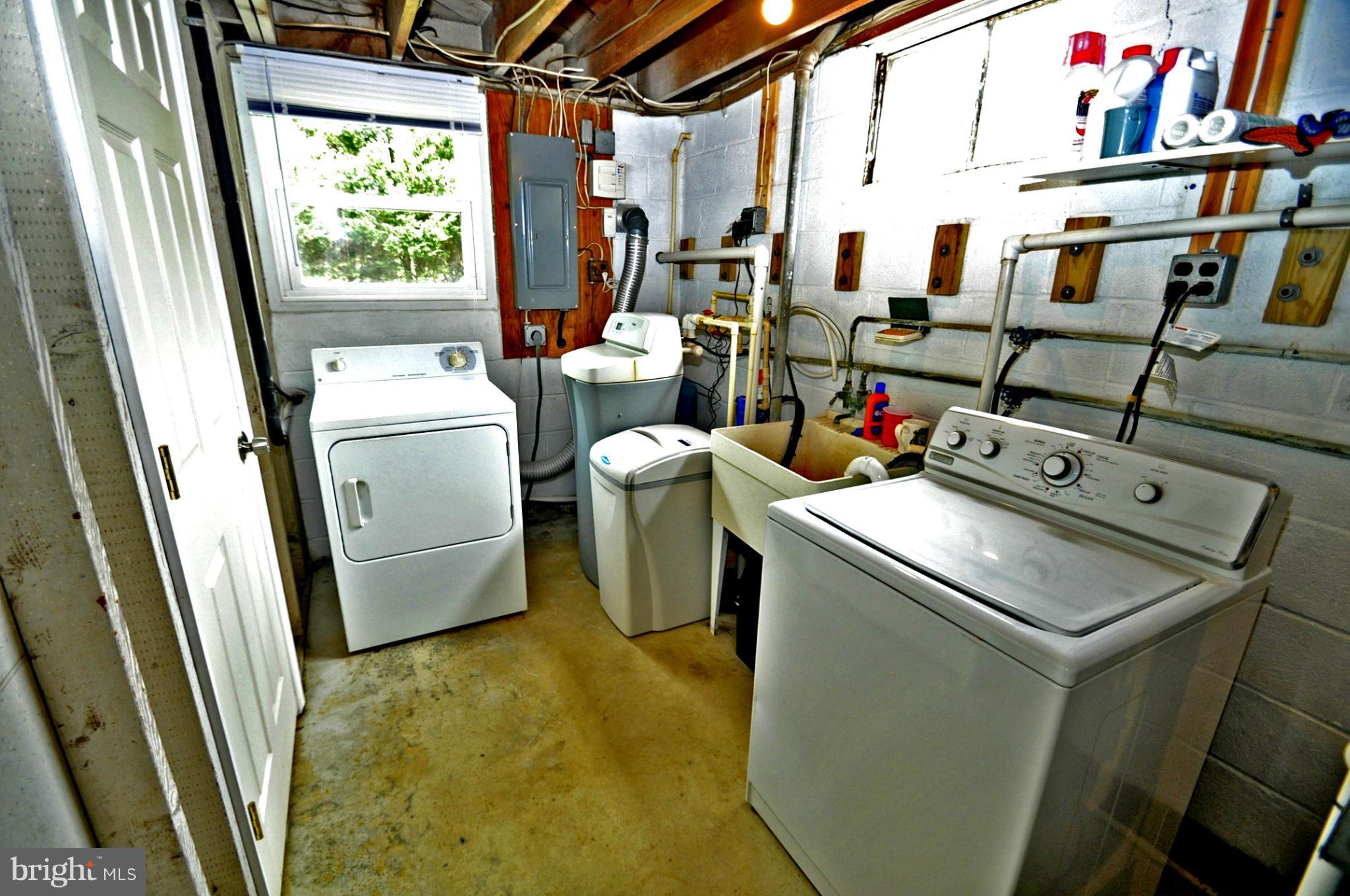 205 Holly Road Edgewater, MD 21037 - Photo 12 of 16 Interior (General)