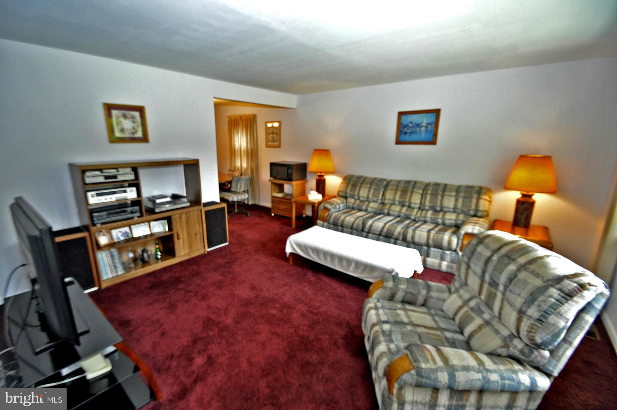 205 Holly Road Edgewater, MD 21037 - Photo 4 of 16 Living Room