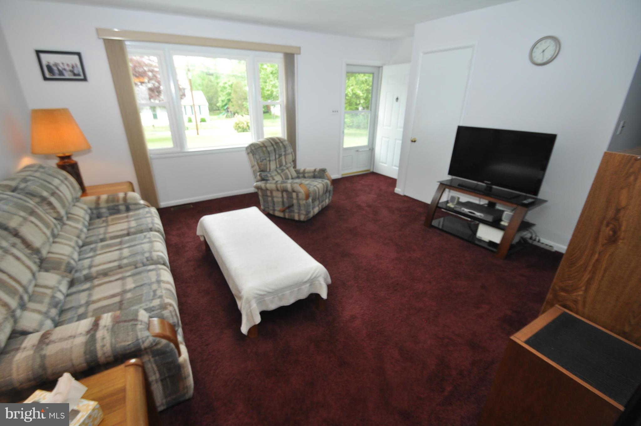 205 Holly Road Edgewater, MD 21037 - Photo 5 of 16 Living Room