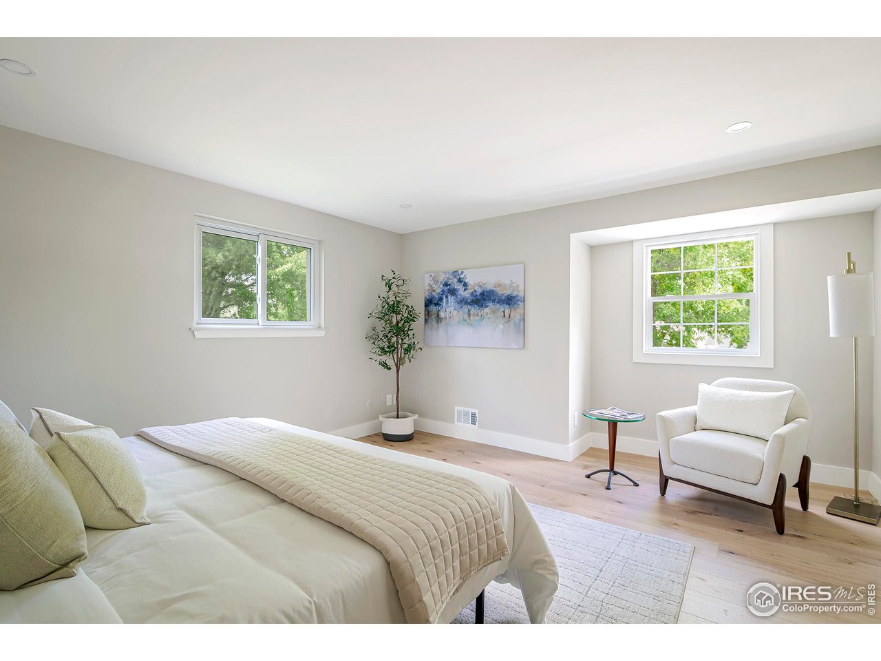 6978 Carter Trail Boulder, CO 80301 - Photo 20 of 39 a bedroom with a large bed and a couch