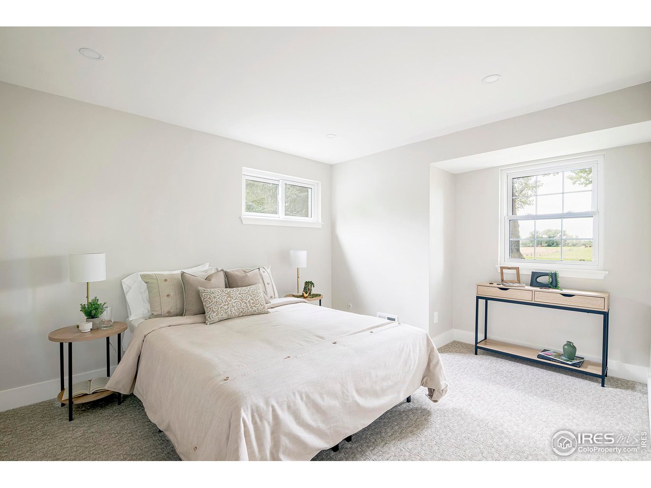 6978 Carter Trail Boulder, CO 80301 - Photo 27 of 39 a bedroom with a bed and a window