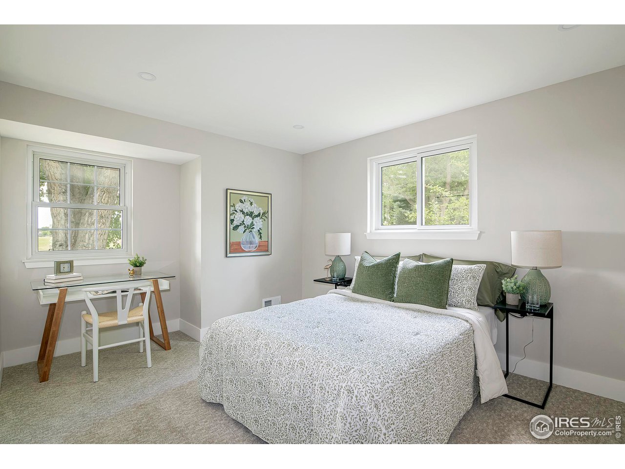 6978 Carter Trail Boulder, CO 80301 - Photo 28 of 39 a bedroom with a bed and a table