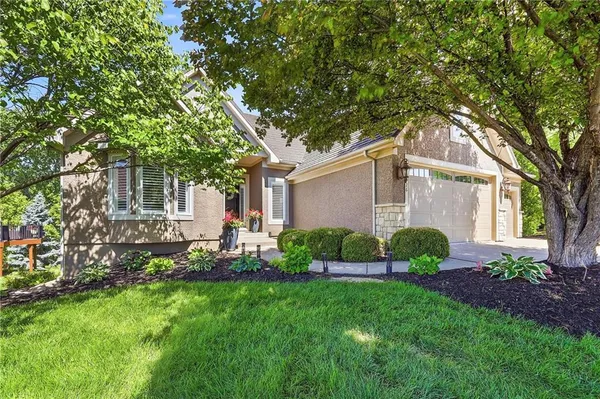 $725,000 | 9926 Fountain Circle, Lenexa, KS 66220