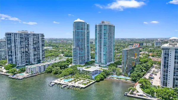$3,000 | 2101 Brickell Avenue, Unit 2102, Miami, FL 33129