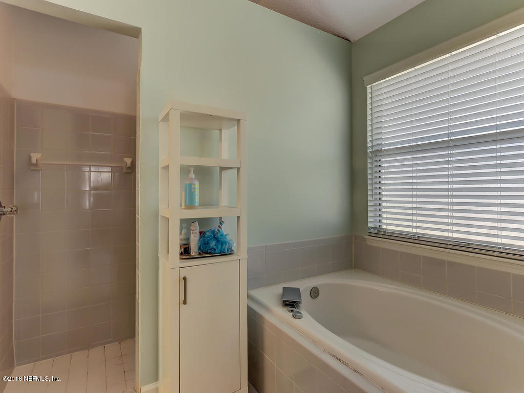 3827 Star Leaf Road Jacksonville, FL 32210 - Photo 34 of 50 MBR Garden Tub