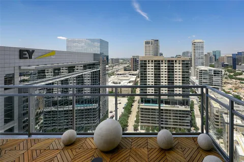 $2,499,000 | 2200 Victory Avenue, Unit 2207, Dallas, TX 75202