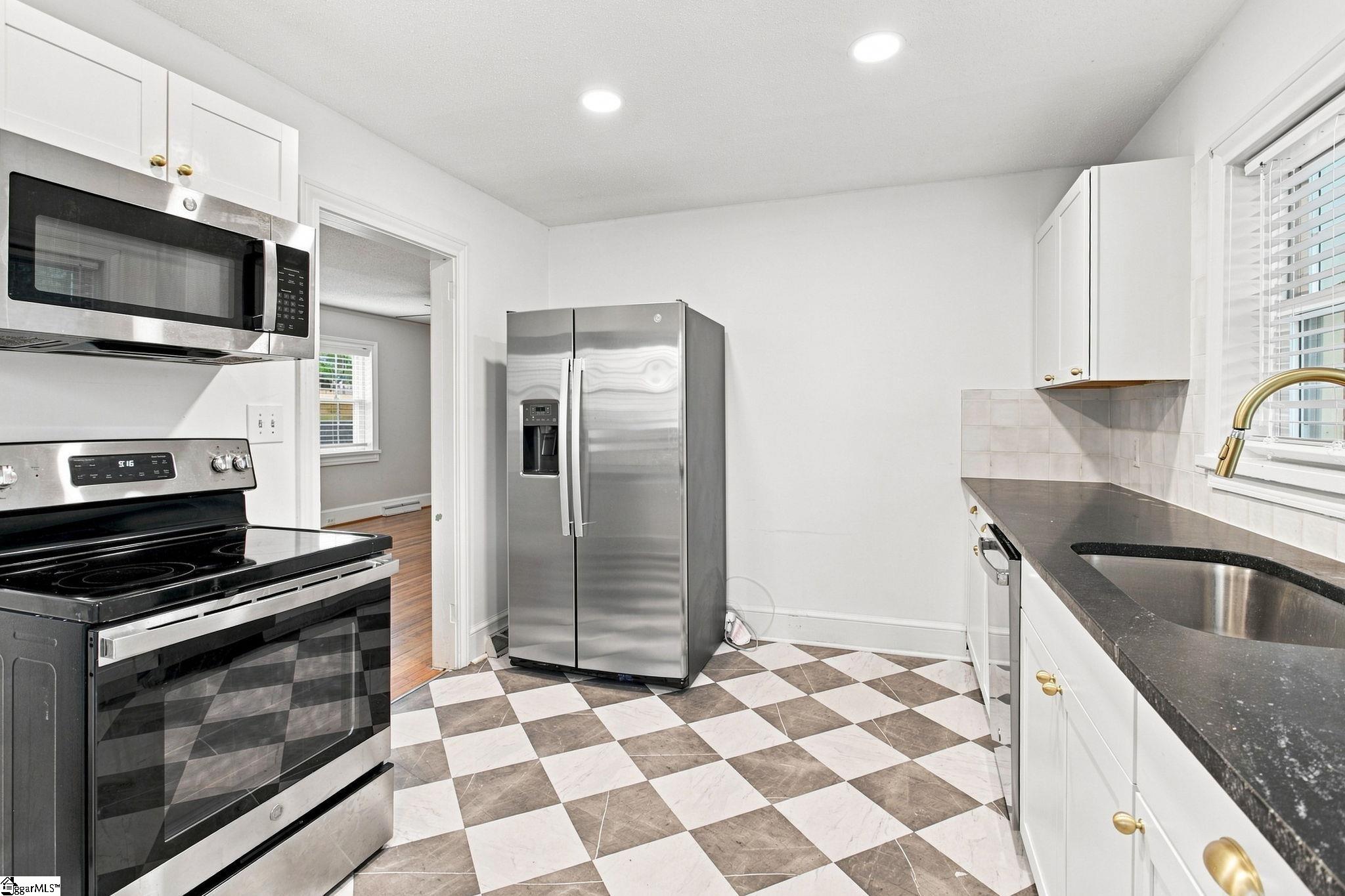 816 Chick Springs Road Taylors, SC 29687 - Photo 8 of 21 Gallery Image 8