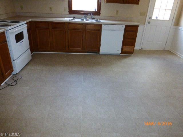 3574 Enterprise Road Lexington, NC 27295 - Photo 6 of 16 kitchen