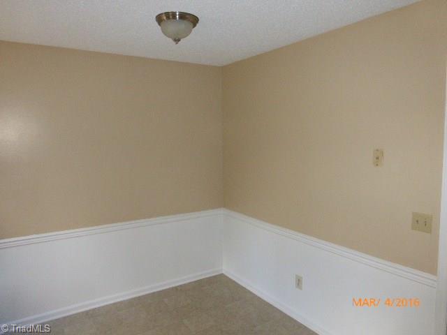 3574 Enterprise Road Lexington, NC 27295 - Photo 7 of 16 eating area
