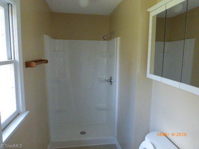 3574 Enterprise Road Lexington, NC 27295 - Photo 10 of 16 Master Bath