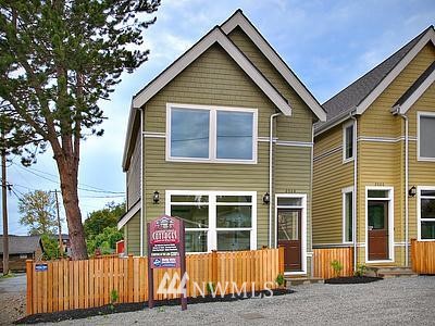 5257 23rd Avenue Southwest Seattle, WA 98106 - Photo 1 of 1