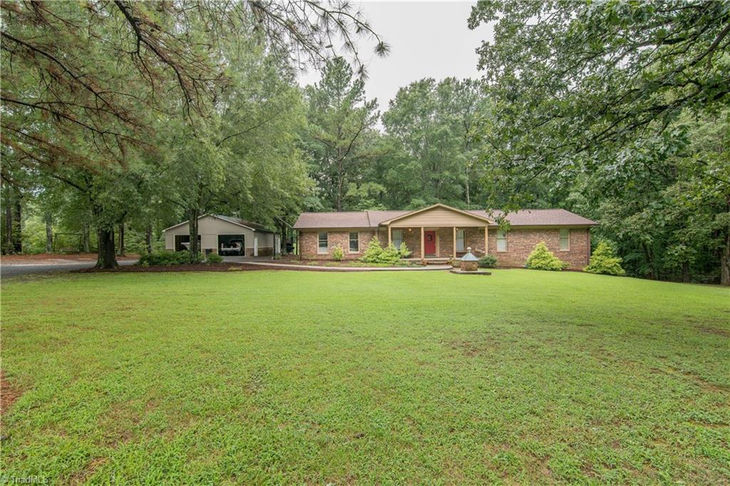 Massive front yard with room for afternoon baseball games. 