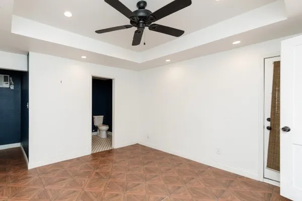 a view of a livingroom with a ceiling fan & a ceiling fan