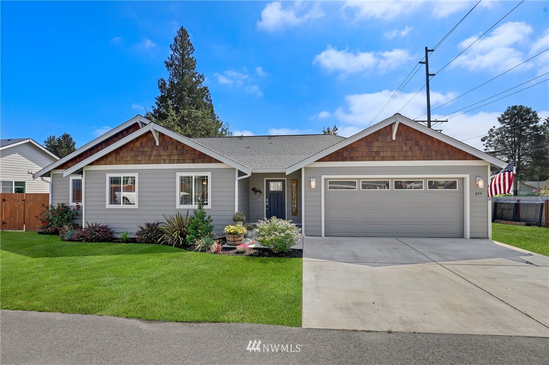 654 Sylvan Way Bremerton, WA 98310 - Photo 1 of 27 Gallery Image 1