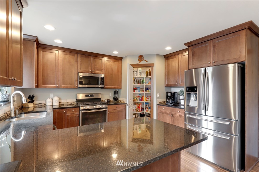 654 Sylvan Way Bremerton, WA 98310 - Photo 11 of 27 Gallery Image 11