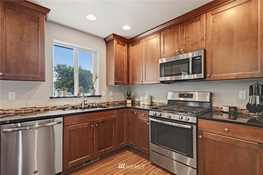 654 Sylvan Way Bremerton, WA 98310 - Photo 12 of 27 Gallery Image 12