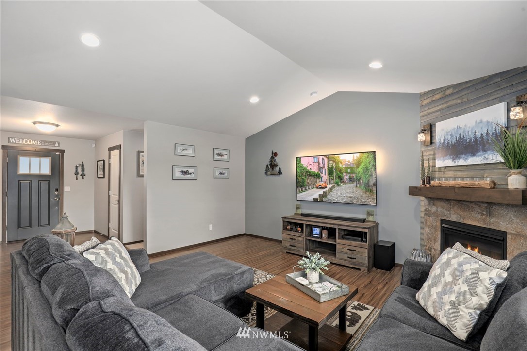 654 Sylvan Way Bremerton, WA 98310 - Photo 3 of 27 Gallery Image 3