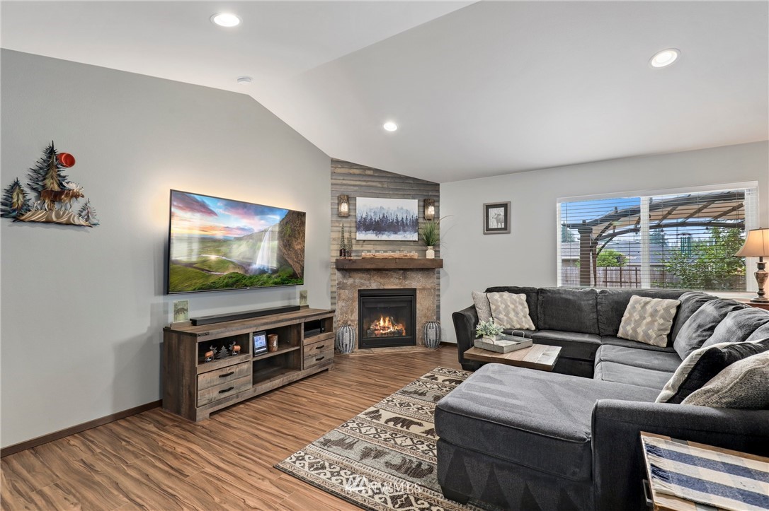 654 Sylvan Way Bremerton, WA 98310 - Photo 5 of 27 Gallery Image 5