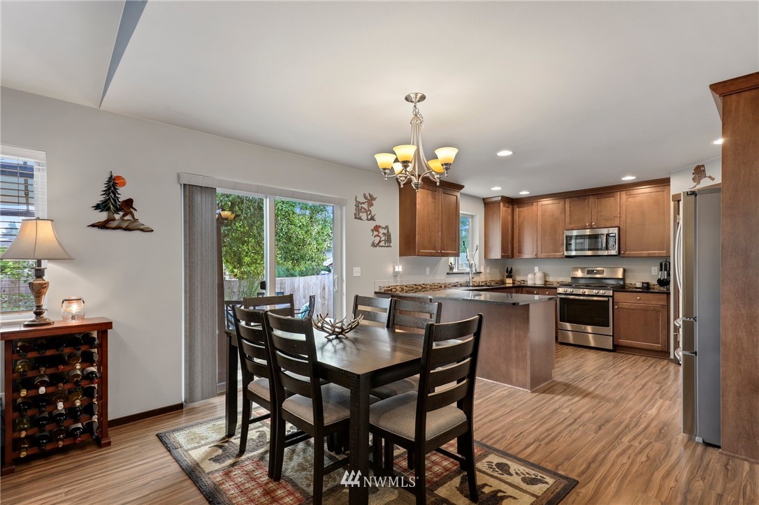654 Sylvan Way Bremerton, WA 98310 - Photo 8 of 27 Gallery Image 8