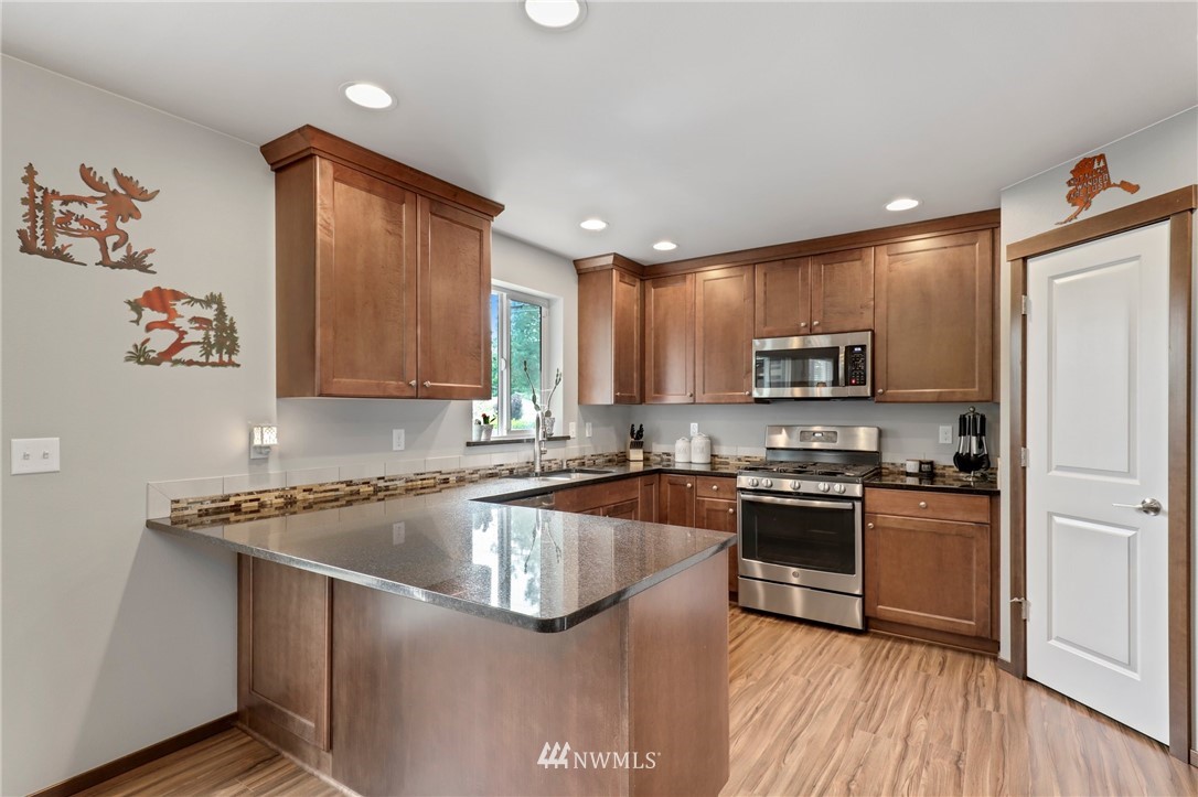 654 Sylvan Way Bremerton, WA 98310 - Photo 9 of 27 Gallery Image 9