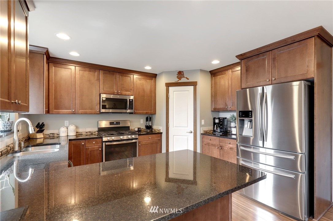 654 Sylvan Way Bremerton, WA 98310 - Photo 10 of 27 Gallery Image 10