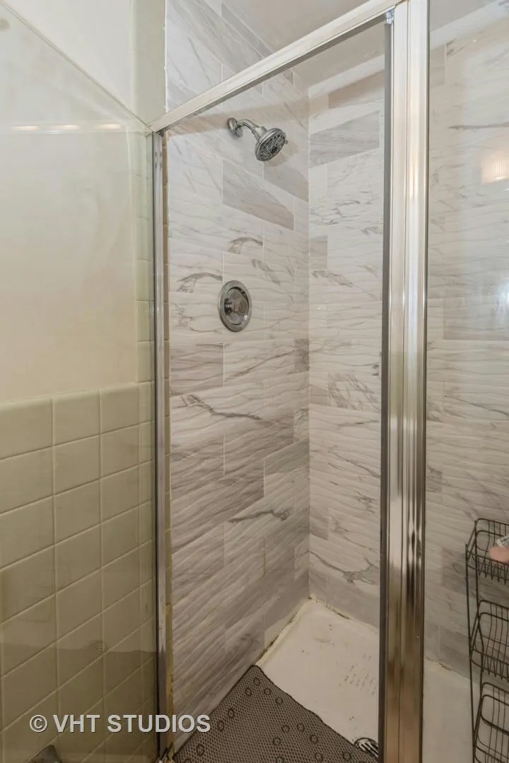 6301 North Sheridan Road, Unit 10R Chicago, IL 60660 - Photo 12 of 20