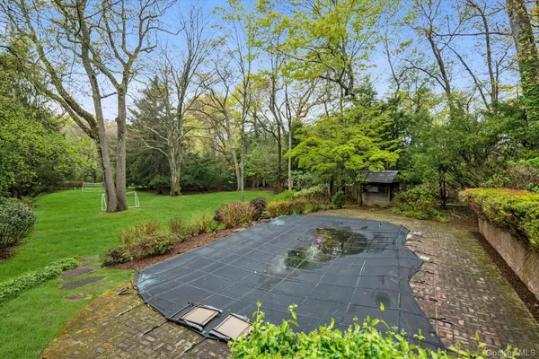 $15,000 | 10 Hidden Pond, Glen Head, NY 11545