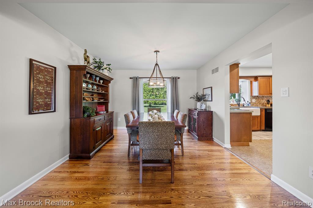 29884 Fox Grove Road Farmington Hills, MI 48334 - Photo 9 of 64