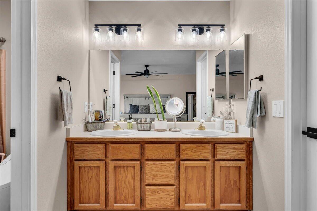 1675 Hominy Way Redding, CA 96003 - Photo 18 of 38 a bathroom with a double vanity sink and a mirror