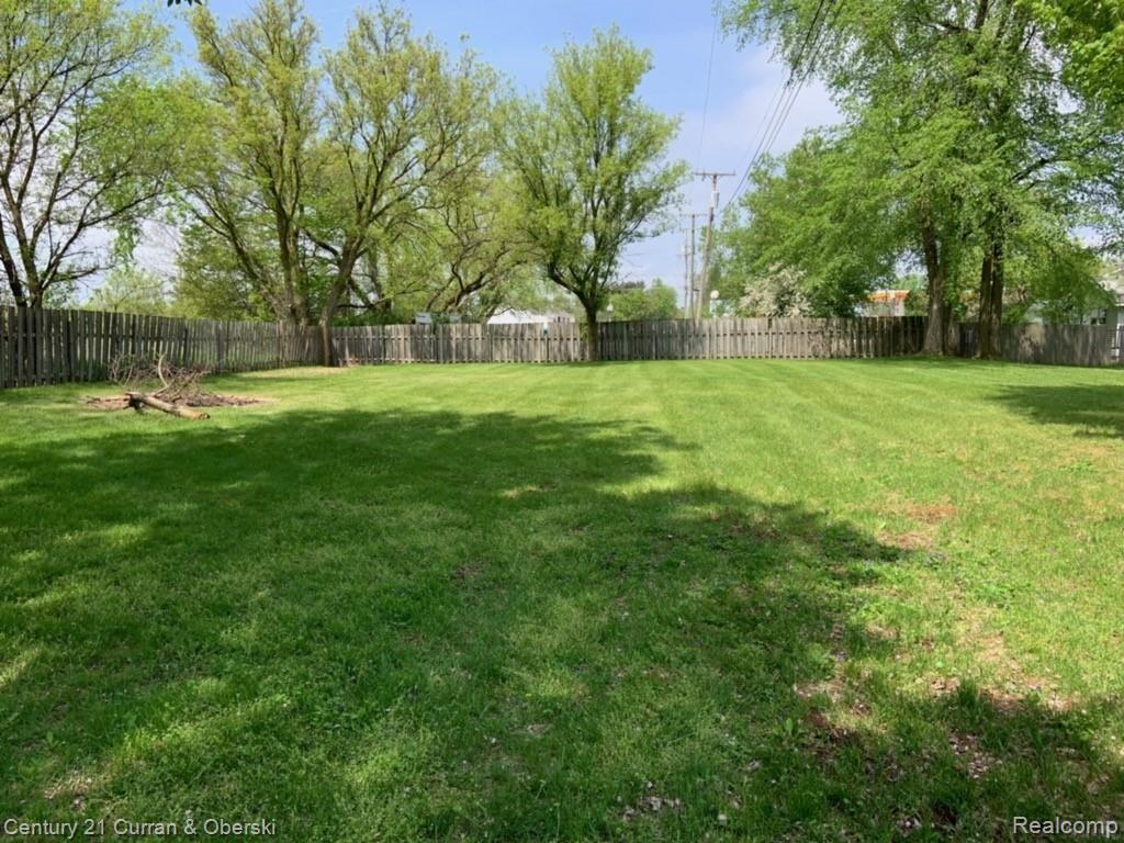 6060 Pinckney Road Pinckney, MI 48169 - Photo 7 of 31 6.jpg