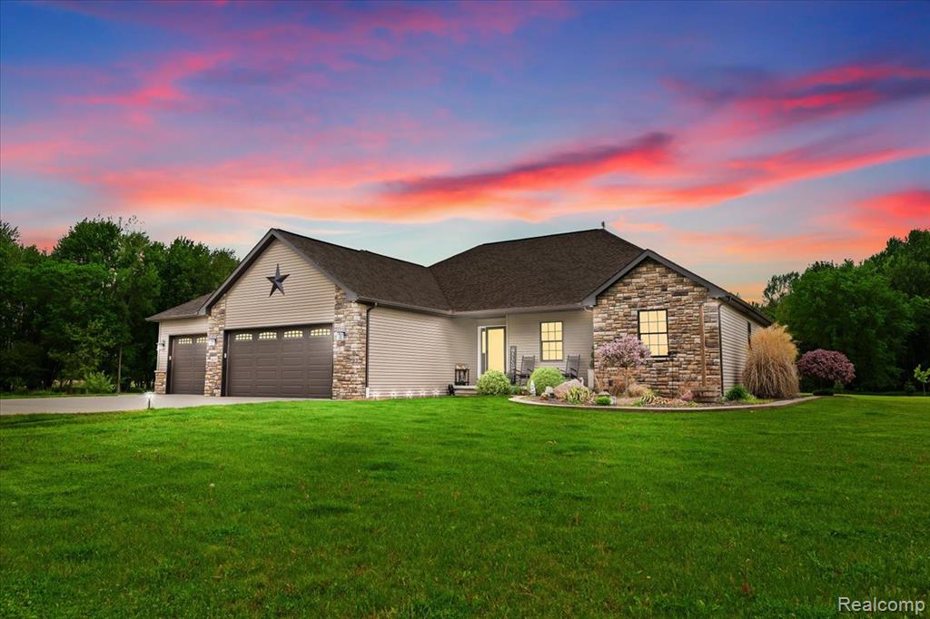 6035 Beard Road Byron, MI 48418 - Photo 1 of 40