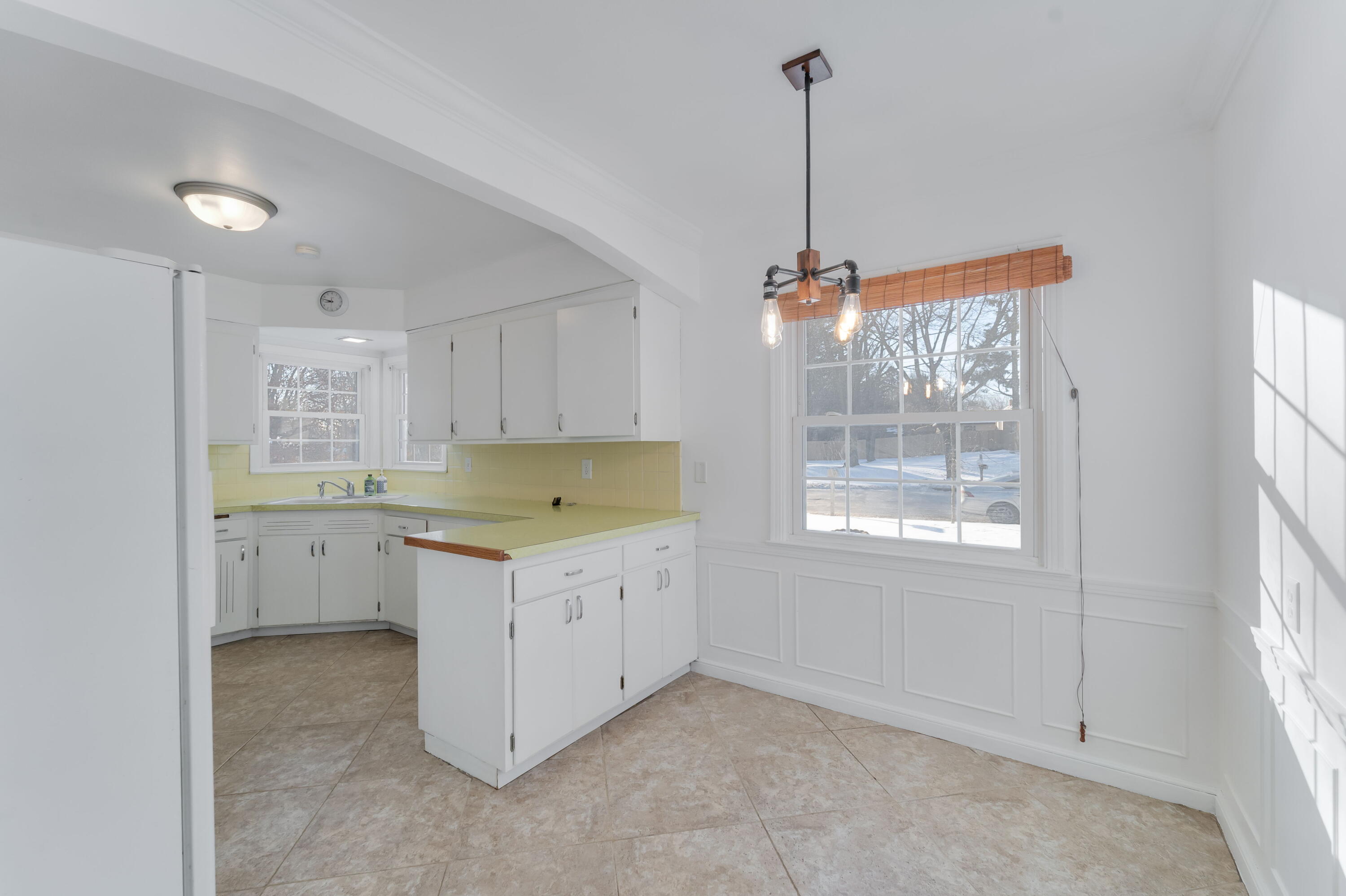 3930 West Portage Street Milwaukee, WI 53209 - Photo 7 of 18 Kitchen/Dinette
