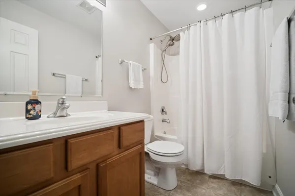 $410,000 | 1158 Orangery Court, Carol Stream, IL 60188