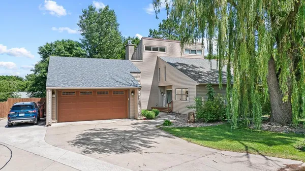$425,000 | 709 Sunrise Boulevard, Redwood Falls, MN 56283