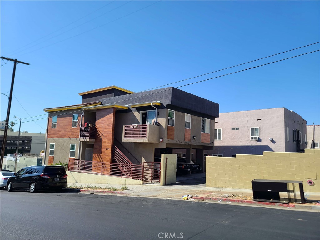 2021 Miramar Street Los Angeles, CA 90057 - Photo 8 of 44