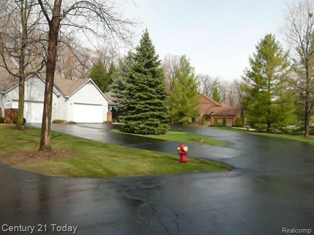 23077 Farmington Road, Unit 14 Farmington, MI 48336 - Photo 24 of 25 Front View