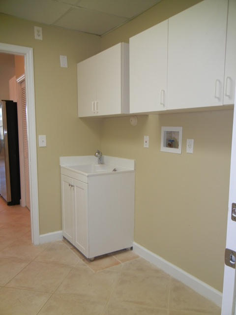 17962 Alexander Run Jupiter, FL 33478 - Photo 29 of 40 Laundry room