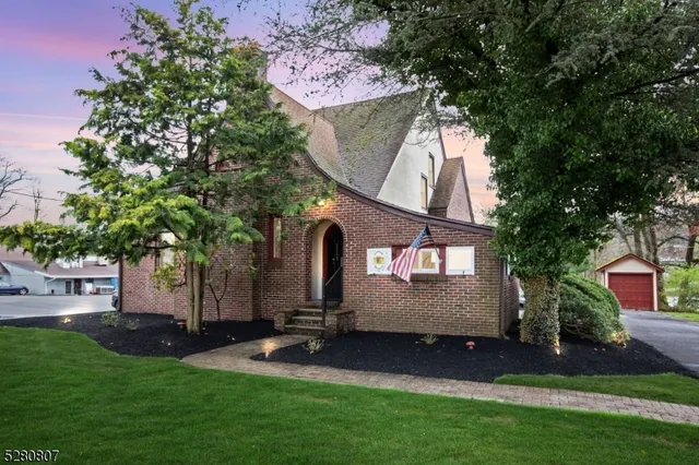 a view of a back yard of the house