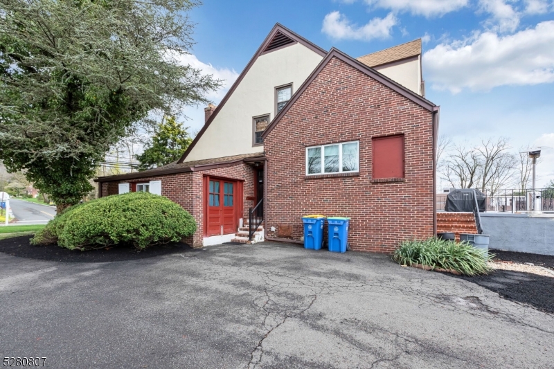 153 Stirling Road Watchung, NJ 07069 - Photo 4 of 31 a front view of a house with garden