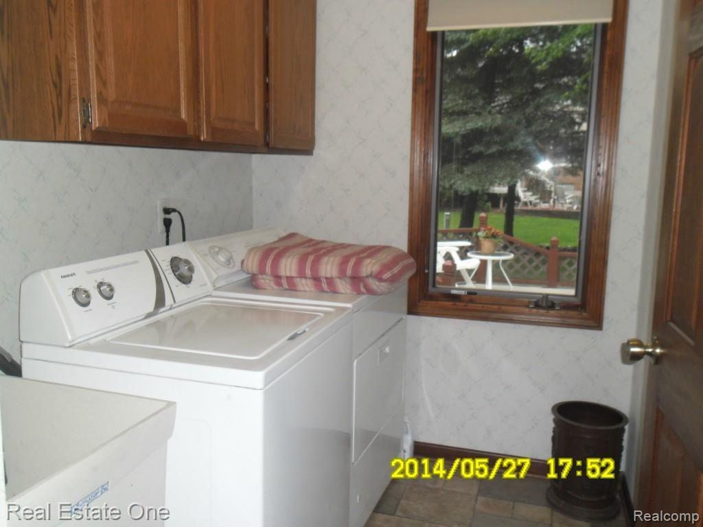 2788 Winter Park Road Rochester, MI 48309 - Photo 39 of 46 SAM_0736.jpg
