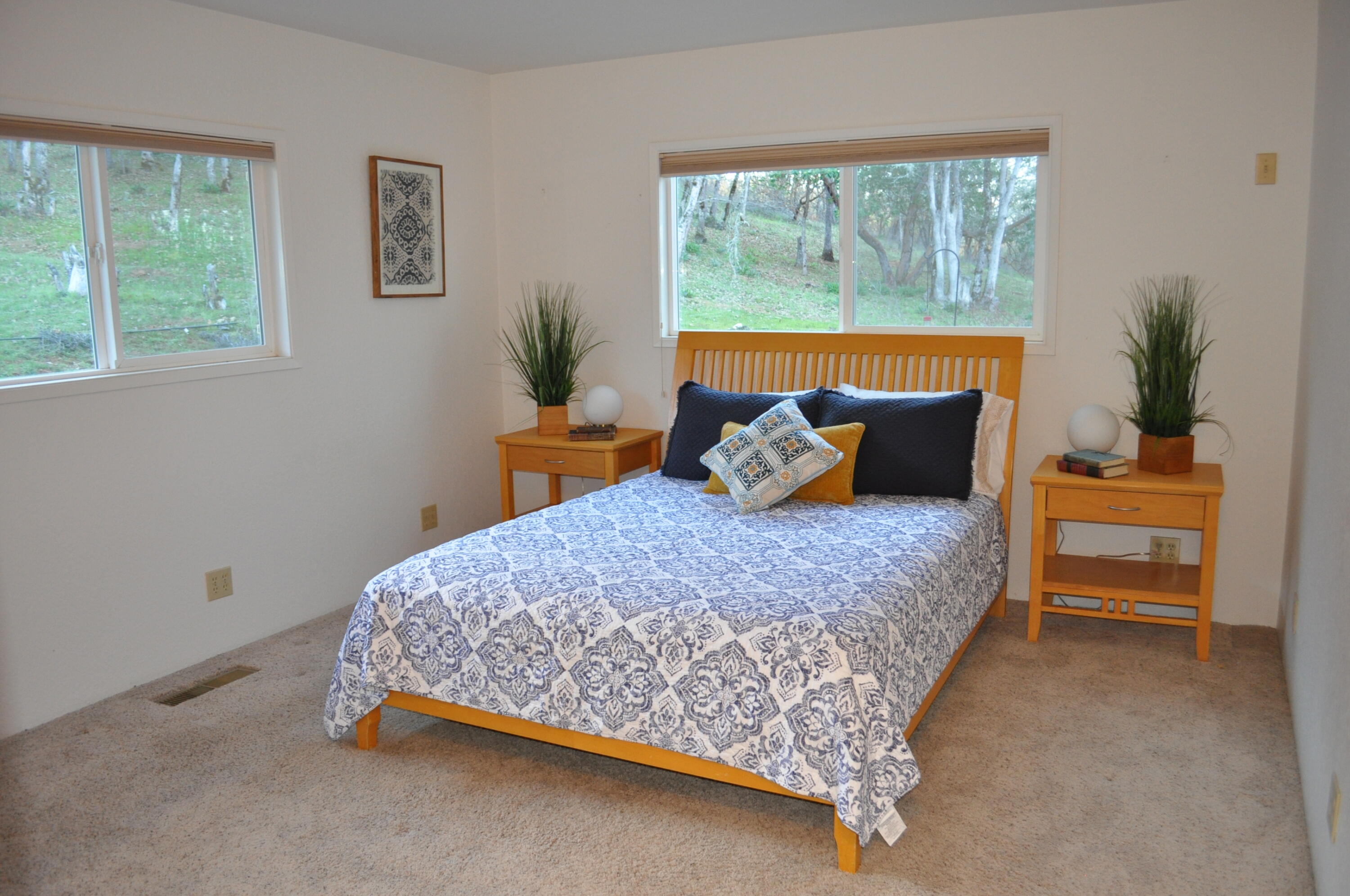 2094 Knowles Road Medford, OR 97501 - Photo 7 of 31 DSC_0297