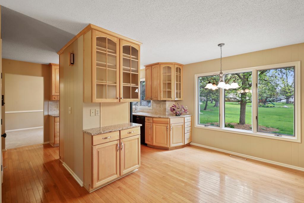 9609 Utica Road Bloomington, MN 55437 - Photo 8 of 29