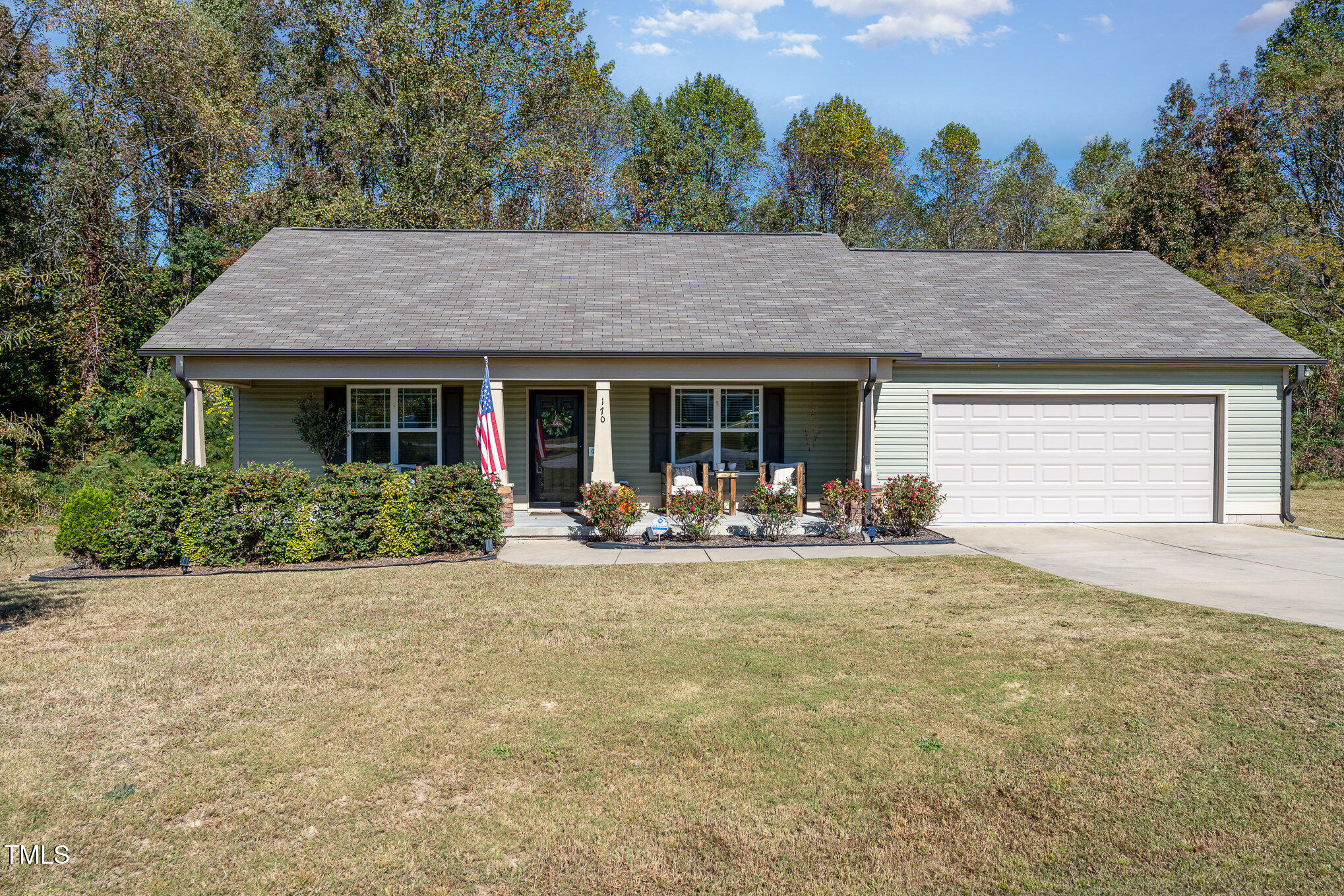 a view of a house with backyard porch and garden