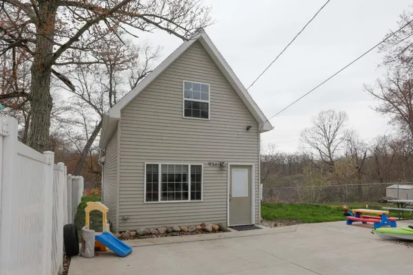 $1,200 | 935 Woodland Beach, Battle Creek, MI 49014