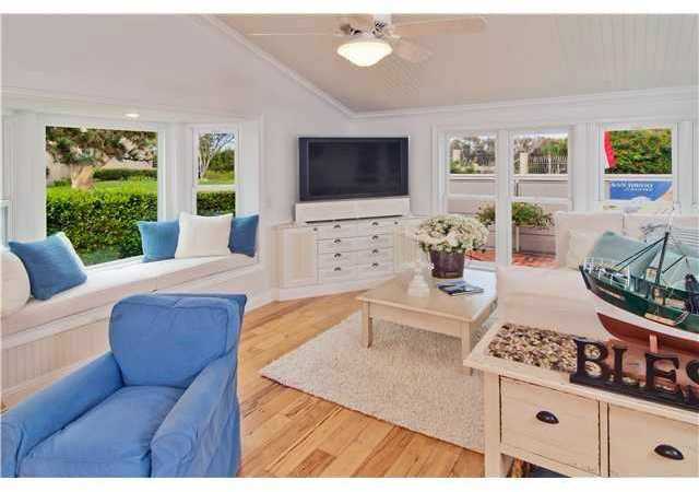 1827 Wilton Road Encinitas, CA 92024 - Photo 3 of 25 Living Room
