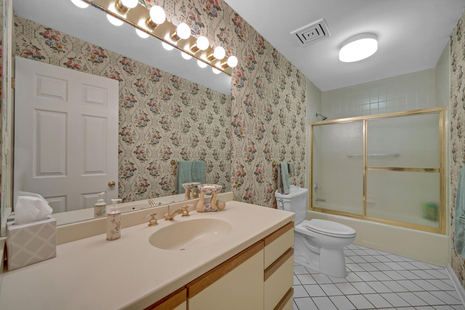 910 Ridge Road, Unit 405 Munster, IN 46321 - Photo 20 of 37 a bathroom with a sink toilet and shower
