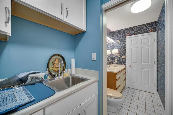 a close view of sink and tap