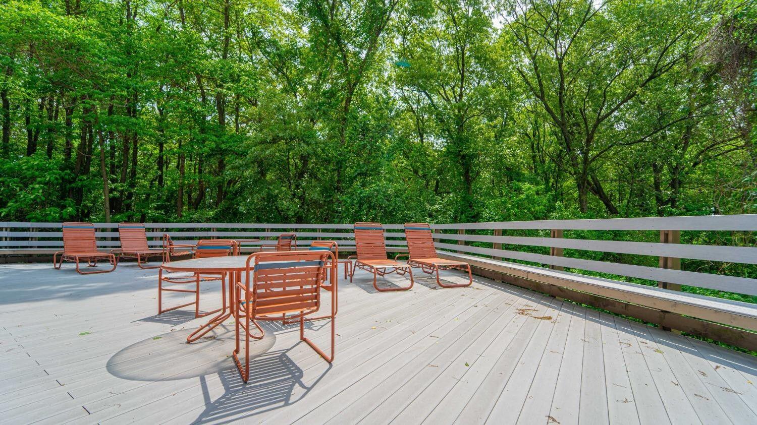 910 Ridge Road, Unit 405 Munster, IN 46321 - Photo 30 of 37 a backyard view with sitting space