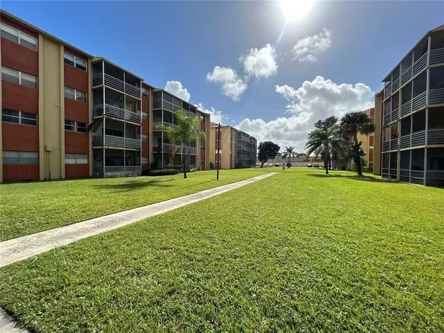 $155,000 | 3600 Northwest 21st Street, Unit 313, Lauderdale Lakes, FL 33311
