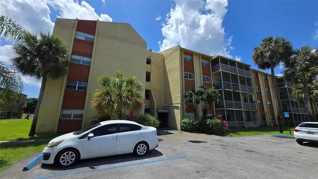 $155,000 | 3600 Northwest 21st Street, Unit 313, Lauderdale Lakes, FL 33311
